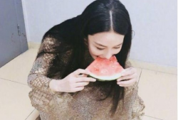 网红吃瓜换衣服,时尚与娱乐的完美融合